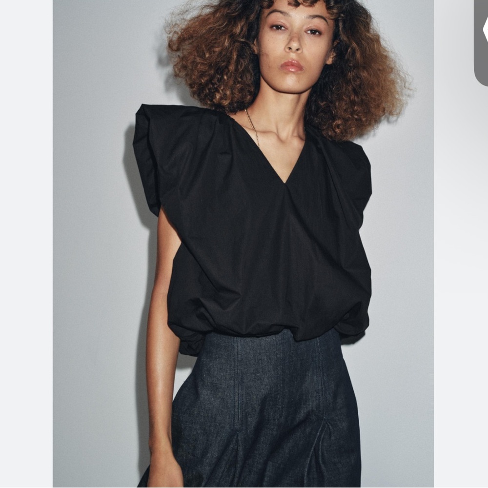 NWT Zara black bubble poplin top